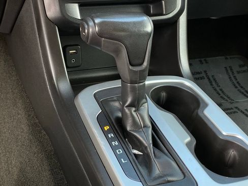 Used 2018 Chevrolet Colorado LT w/ LT Convenience Package RWD image 21