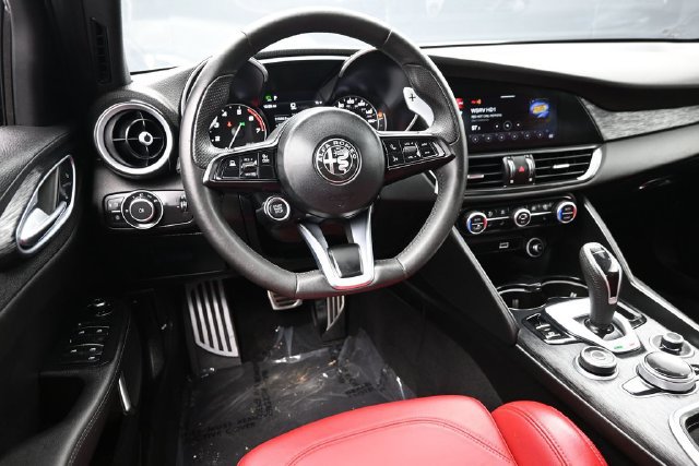 Used 2022 Alfa Romeo Giulia Sprint RWD image 16