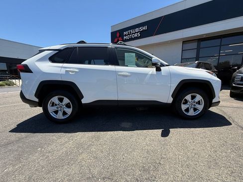 Used 2019 Toyota RAV4 XLE FWD image 14