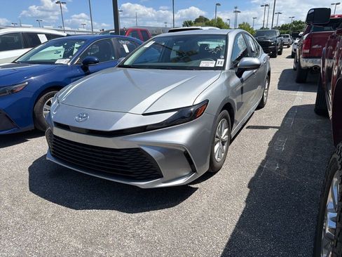 Used 2025 Toyota Camry LE image 1