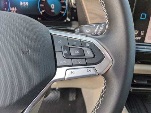 Used 2025 Volkswagen Atlas SE image 38