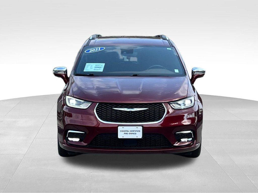Used 2021 Chrysler Pacifica Limited w/ Uconnect Theater Family Group FWD image 2