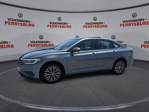 Used 2019 Volkswagen Jetta SEL w/ Cold Weather Package FWD image 4
