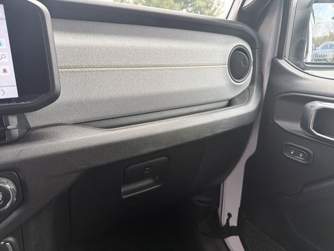 Certified 2025 Jeep Wrangler Sport image 18