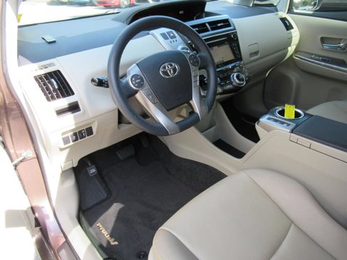 Used 2017 Toyota Prius V Five FWD image 15