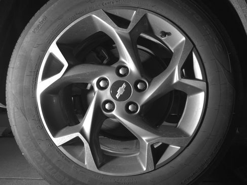 Used 2025 Chevrolet Trax LT FWD image 12