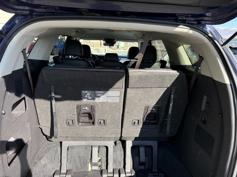 Used 2024 Kia Carnival LX image 19