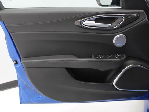Used 2022 Alfa Romeo Giulia Quadrifoglio image 12