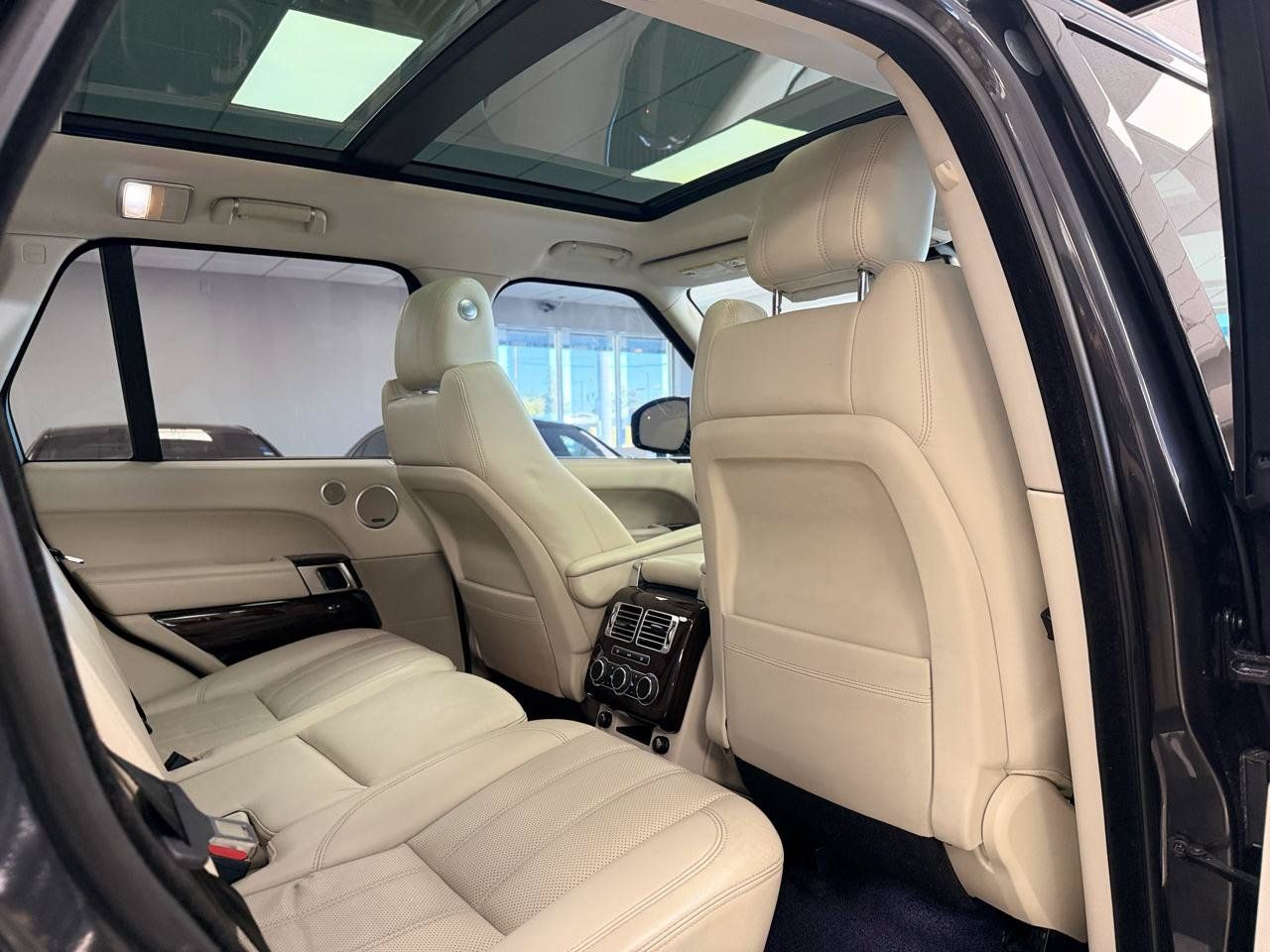 Used 2014 Land Rover Range Rover HSE AWD/4WD image 23