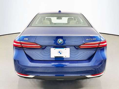 New 2026 BMW i5 eDrive40 w/ Premium Package image 6