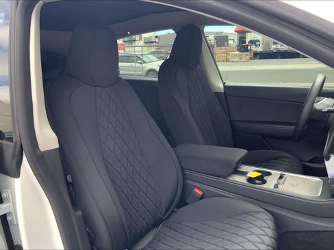Used 2022 Tesla Model Y Long Range AWD/4WD image 13