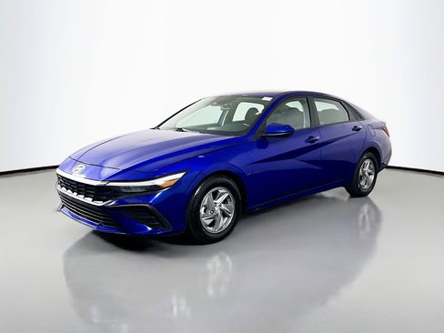 Used 2024 Hyundai Elantra SE image 4
