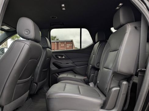 Used 2023 Chevrolet Traverse LT FWD image 19