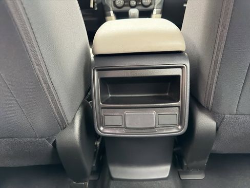 Used 2023 Subaru Forester Base image 37