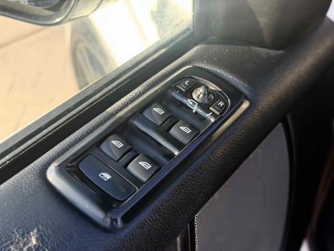 Used 2016 Land Rover LR4 HSE Silver Edition AWD/4WD image 21