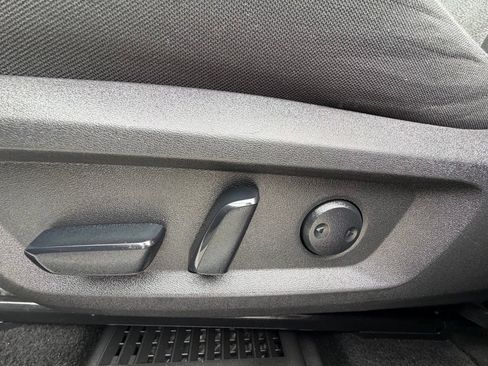 Used 2023 Nissan Rogue SV AWD/4WD image 31