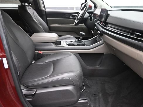 Used 2026 Kia Carnival FWD image 9