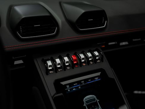 Used 2020 Lamborghini Huracan EVO RWD image 44