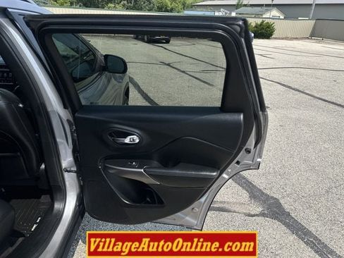 Used 2019 Jeep Cherokee Limited AWD/4WD image 37