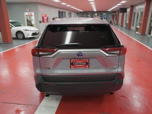 Used 2021 Toyota RAV4 XLE image 5