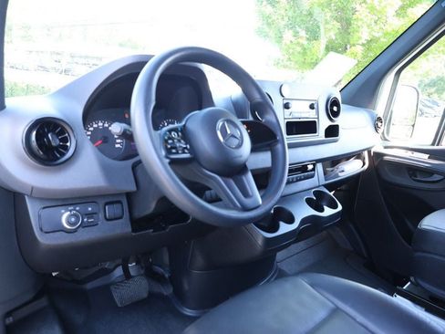 Used 2023 Mercedes-Benz Sprinter 2500 image 10
