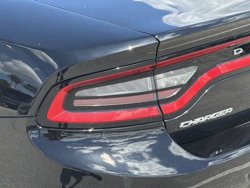 Used 2020 Dodge Charger SXT RWD image 7