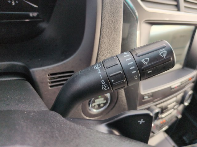 Used 2017 Ford Explorer XLT w/ Equipment Group 202A AWD/4WD image 36