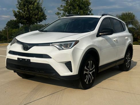 Used 2017 Toyota RAV4 LE FWD image 1
