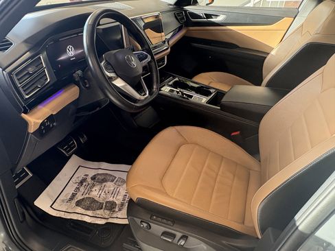 Used 2024 Volkswagen Atlas Cross Sport SEL R-Line image 5