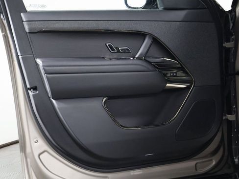 Used 2023 Land Rover Range Rover Sport SE image 12