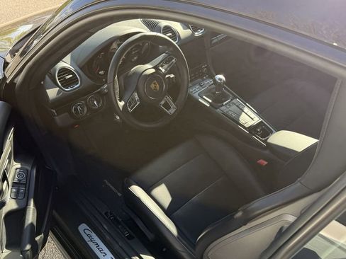 Used 2021 Porsche 718 Cayman RWD image 2