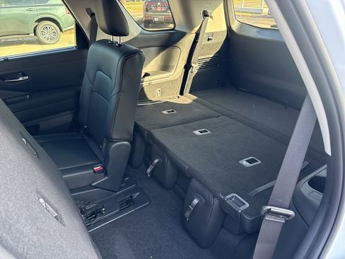 New 2025 Nissan Pathfinder SL image 18