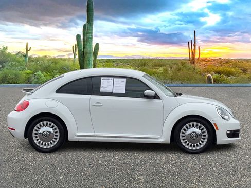 Used 2016 Volkswagen Beetle 1.8T SE w/ Lighting Package image 8