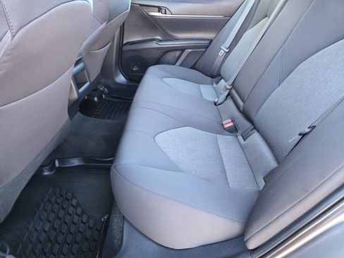 Used 2019 Toyota Camry LE image 9