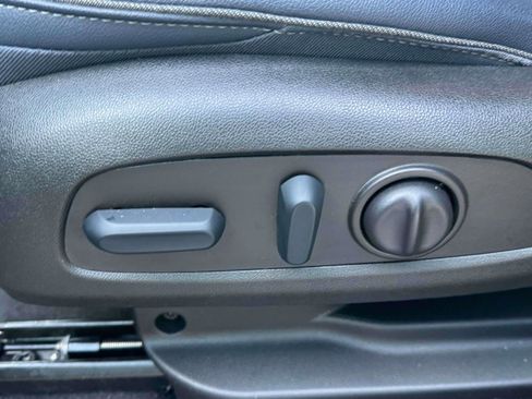 Used 2022 Chevrolet Bolt EUV LT w/ Convenience Package image 17