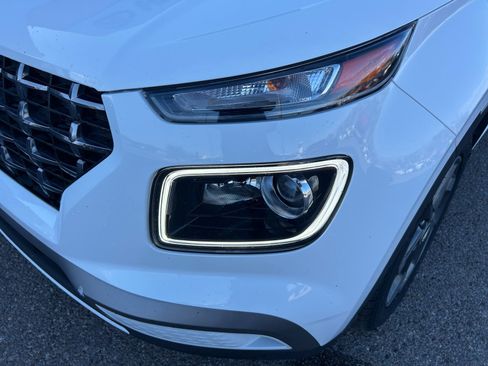 Certified 2024 Hyundai Venue Limited FWD image 10