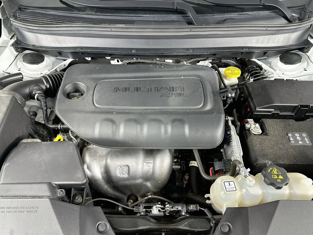 Used 2023 Jeep Cherokee Altitude Lux AWD/4WD image 31