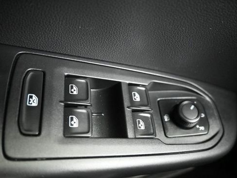 Used 2022 Volkswagen Taos SE w/ Panoramic Sunroof Package image 30