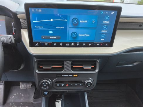 Used 2025 Ford Maverick Lariat w/ 4K Tow Package AWD/4WD image 17