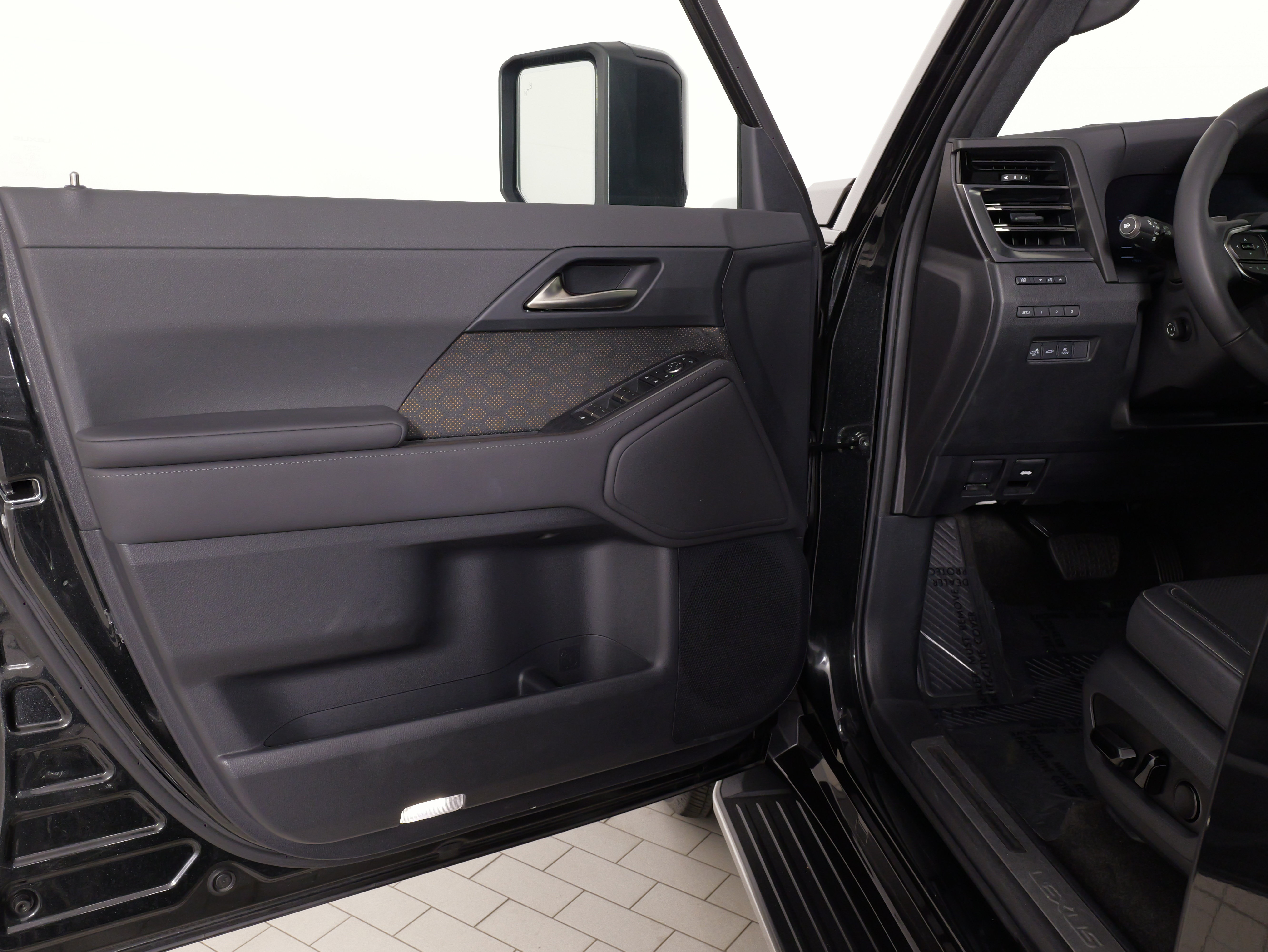 Used 2024 Lexus GX 550 w/ Accessory Package (2T) AWD/4WD image 24