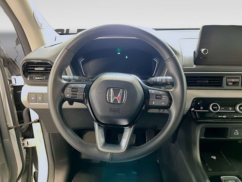 Used 2024 Honda Pilot Touring image 11