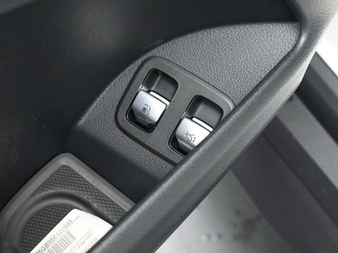 Used 2025 Mercedes-Benz GLC 350e 4MATIC image 18