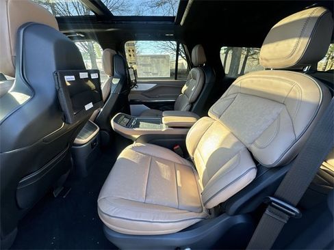 New 2025 Lincoln Navigator Black Label image 23