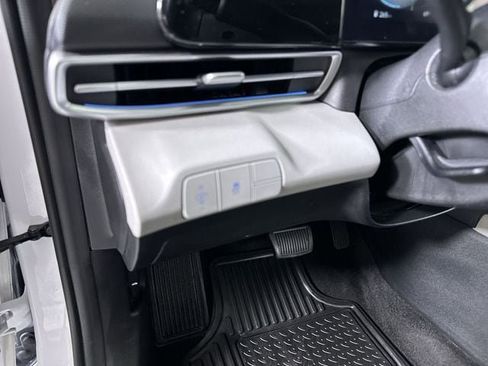Used 2024 Hyundai Elantra Limited FWD image 18