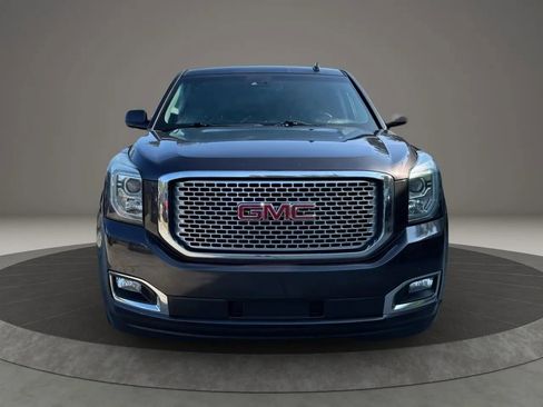 Used 2017 GMC Yukon Denali image 2