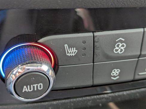 Used 2019 Buick Enclave Essence image 26