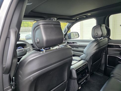 New 2025 Jeep Wagoneer Series III w/ Premium Group I image 38