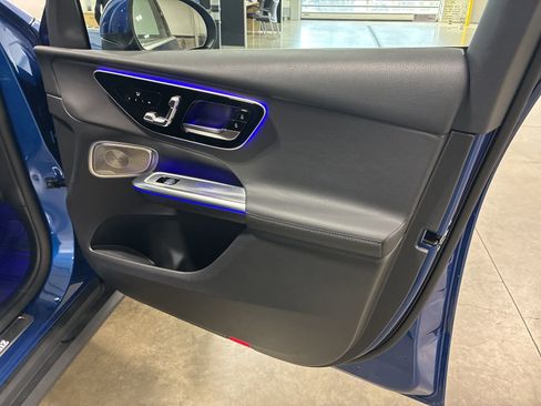 Used 2025 Mercedes-Benz GLC 300 4MATIC image 19