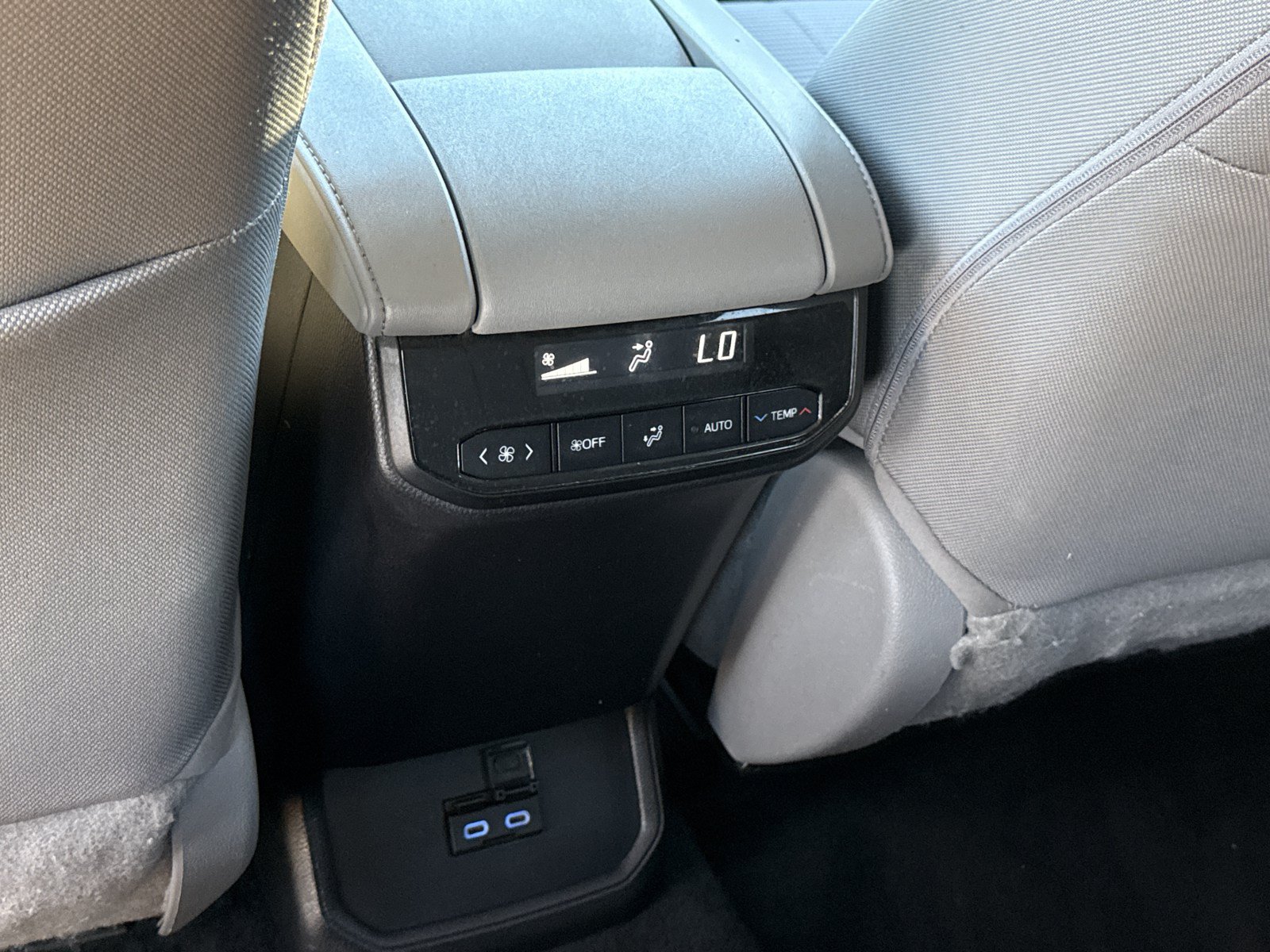 Used 2022 Toyota Highlander LE FWD image 17