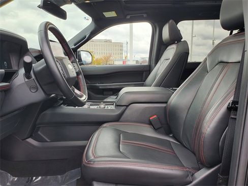 Certified 2023 Ford Expedition Limited image 5